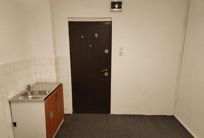 Oportunitate in Centrul Civic: camera la parter cu utilitati - 1