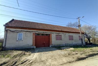 Casă individuală cu 8 camere cu Teren 3800 Mp în Răchitova - 3