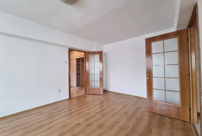 Apartament cu 3 camere semidecomandat în 1 Mai - 17