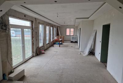 Casă cu 3 camere în Central - 2