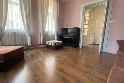 Apartament cu 3 camere semidecomandat în Parcul Carol - 1
