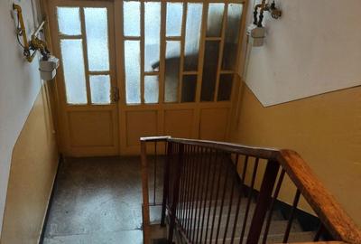 Apartament cu 3 camere semidecomandat în Central - 1