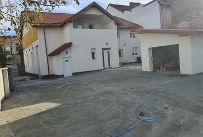 Spațiu comercial, de 400 mp, în Central - 1