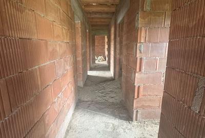Casă cu 5 camere cu Teren 500 Mp în Central - 4
