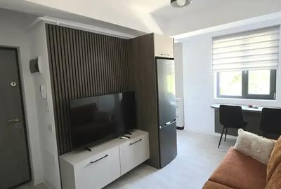 Apartament cu 2 camere semidecomandat, mobilat în Central