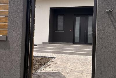 Casă cu 4 camere cu Teren 455 Mp în Șendreni