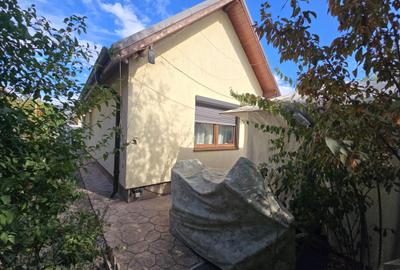 Casă individuală cu 3 camere cu Teren 250 Mp în Est