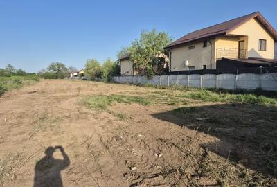 Teren de 400 mp, în Săbăreni
