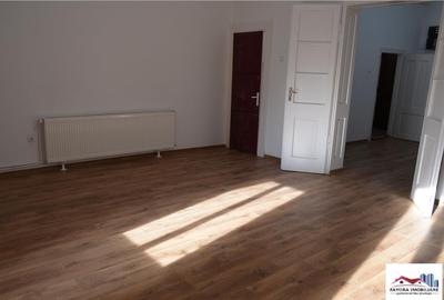 Spatiu Comercial de Inchiriat in Zona Centrala - 3