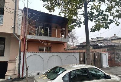 Casă cu 7 camere cu Teren 285 Mp în Central - 15