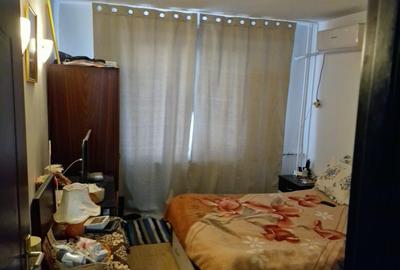 Apartament cu 3 camere semidecomandat, mobilat în Dristor