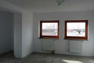 Inchiriez  casa/imobil in Caracal parter plus  2 etaje - 4