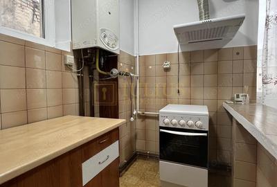Piata Unirii; dormitor +birou;parcare privata si boxa (centrala proprie si ctr.) - 20