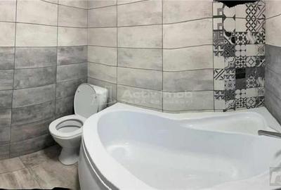 Casă cu 12 camere cu Teren 1000 Mp în Români - 12