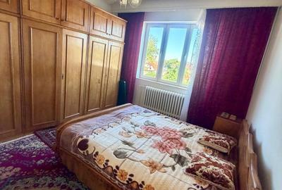 Casă individuală cu 4 camere cu Garaj în Cetate