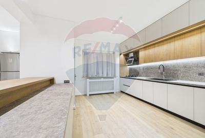 Casă cu 7 camere cu Teren 400 Mp în Central - 16