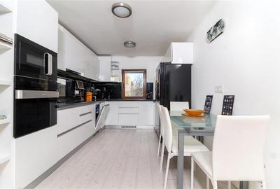 Apartament cu 4 camere semidecomandat, mobilat în Zorilor