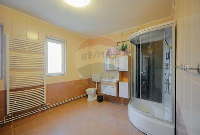 Casă individuală cu 6 camere cu Canalizare în Central - 12