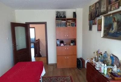 BRASADAS vinde casa in zona TITULESCU cu 5 camere si teren 350mp BRASADAS vinde casa in zona TITULESCU cu 5 camere si teren 350mp - 2