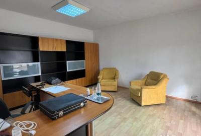 Spațiu comercial, de 1,388 mp, în Central - 4