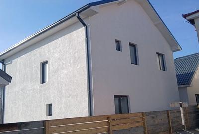 Casă cu 4 camere în Central - 1