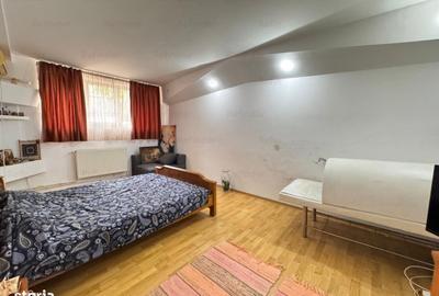 Casă cu 6 camere cu Canalizare în Vatra Luminoasă