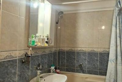 Vând apartament , 3 camere + debara,  decomandat  , etaj 3,  suprafața construit - 2