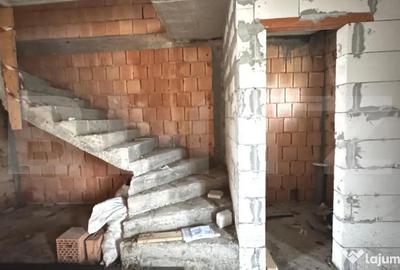 Casă cu 4 camere cu Teren 200 Mp în Central - 9