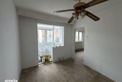 Apartament cu 3 camere semidecomandat în Traian - 8