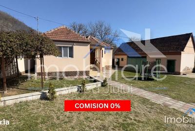 Casă cu 4 camere cu Teren 2700 Mp în Central - 1