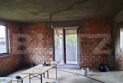 Casă cu 5 camere cu Teren 500 Mp în Păulești - 2