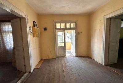 De vanzare casa batraneasca in Roman, din caramida, suprafata teren 406 mp, 60.000 euro - 9