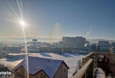 Apartament cu 3 camere semidecomandat, mobilat în Bună Ziua