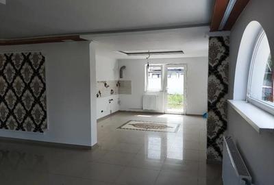 Casă cu 6 camere cu Teren 1100 Mp în Central - 3