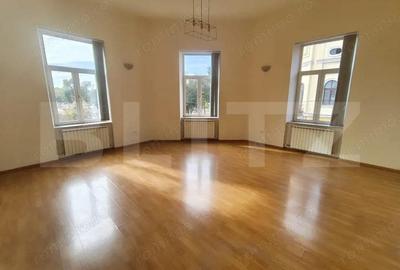 Apartament cu 3 camere decomandat în Ultracentral