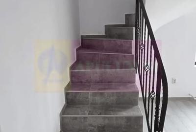 Casă cu 4 camere cu Teren 450 Mp în Brebu - 1