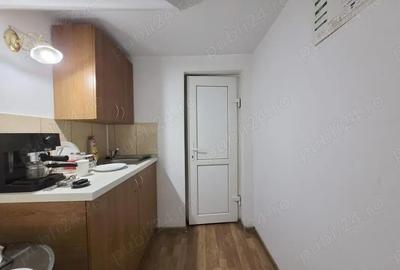 Spațiu comercial, de 100 mp, în Central - 8