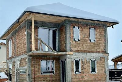 Casă cu 4 camere în Noua - 18