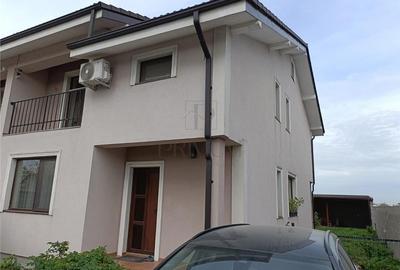 Duplex partial mobilat - utilat - beci - spatii generoase - zona foarte buna !