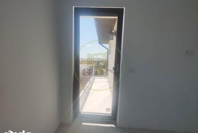 Casă cu 5 camere cu Teren 468 Mp în Malu Mare - 3