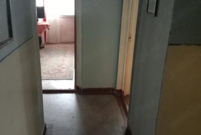 Apartament cu 3 camere decomandat în Petros - 1