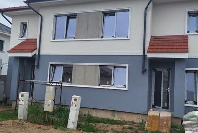 Duplex cu 4 camere cu Canalizare în Moșnița Nouă - 1