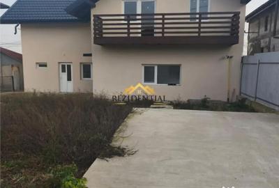 Casă cu 5 camere cu Teren 450 Mp în Central