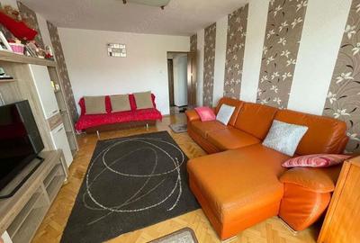 2 camere in Girocului. Decomandat. Centrala proprie.