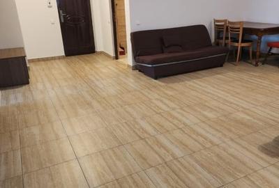 Apartament cu 3 camere semidecomandat, mobilat în Florești