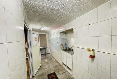 Spațiu comercial, de 42 mp, în Central - 8