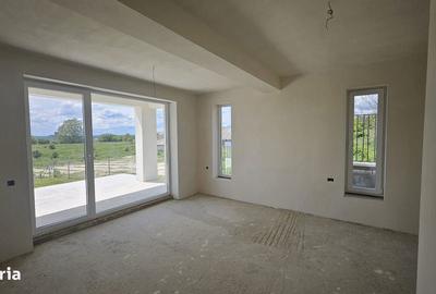 Casă cu 4 camere cu Teren 400 Mp în Central - 2