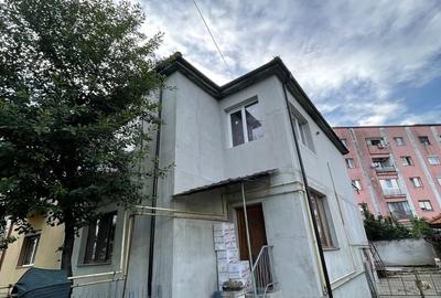 Apartament cu 4 camere semidecomandat în Central - 2