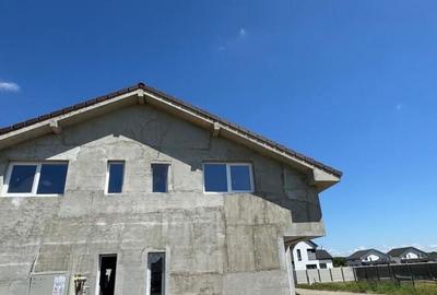 Casă cu 3 camere în Moșnița Veche