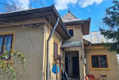 Casă cu 5 camere cu Teren 1171 Mp în Pucioasa - 3